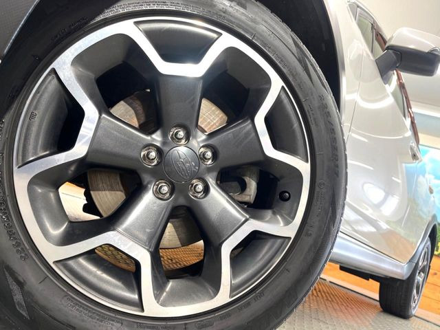 �y����17�C���`�A���~�z�C�[���z�O�ςɃ}�b�`���������A���~�z�C�[���𑕒����Ă���܂��B�e��ЊO�A���~�z�C�[����A�X�^�b�h���X�^�C�����戵�����Ă���܂��B���񂲑��k����������