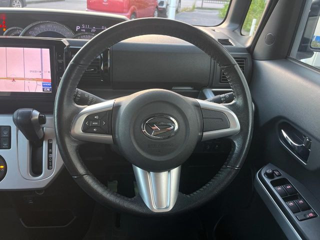 【純正革巻きステアリング】上質な革を使用することで、手にしっかり馴染みとても運転しやすいハンドルです♪