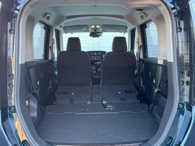 ���i�̂���������ʋ΁A���}���ɏ\���ȉ׎��X�y�[�X���m�ۂ��Ă���܂��B�Z�J���h�V�[�g��|���ƁA�傫�ȉו��̐ύڂ��\�ł���