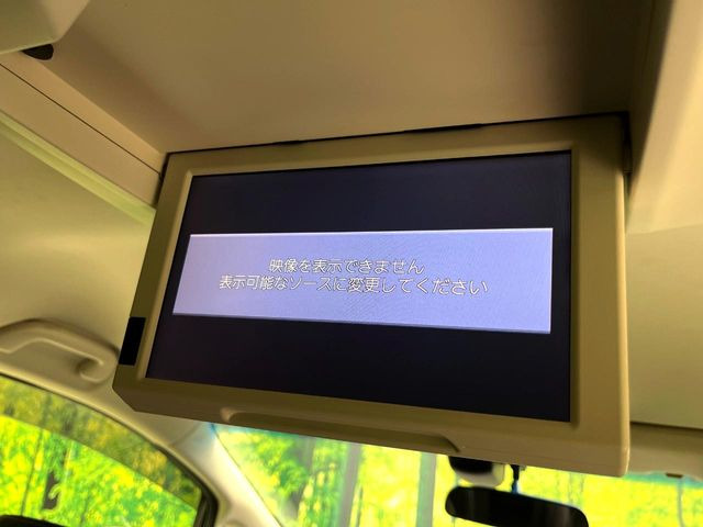 【フリップダウンモニター】大画面モニターで後席でもエンタメをお楽しみいただけます。小さなお子様にも大人気の装備です♪