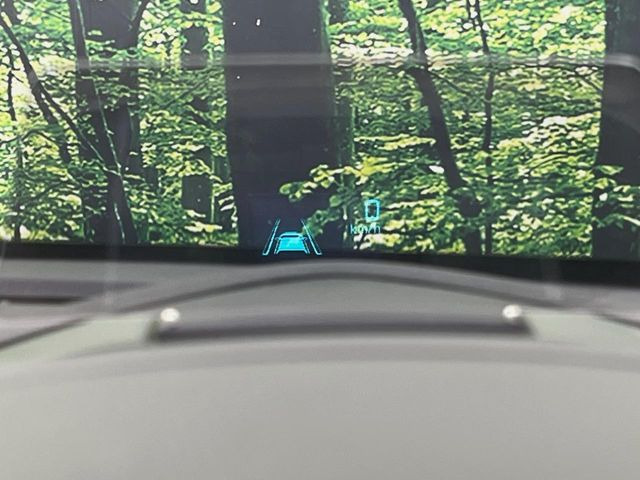 �y�J���[�w�b�h�A�b�v�f�B�X�v���C�z���݂̑��x�⑖�s�����f�W�^���\���ŉ^�]�ȑO���̃K���X�ɓ��e!�J���[�t���Ŏ��F���������A�^�]���ڐ������炳���K�v�ȏ����m�F�ł���̂łƂ��Ă��֗��ň��S!