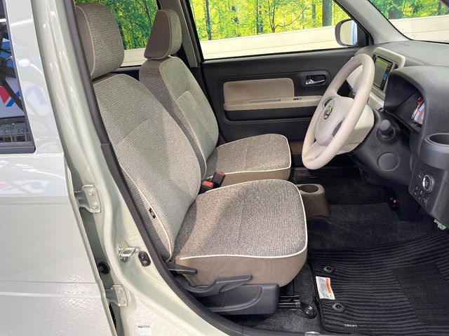 運転席シート廻りは使用感も少なく、良好な状態となっています。丁寧に使われていたことがよくわかりますね。