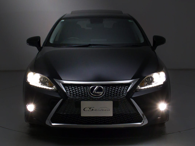 フロントビューの存在感をご覧ください!!ヘッドライトは視界良好のライト、さらにフォグライト搭載。デザイン性も高いのが特権です。