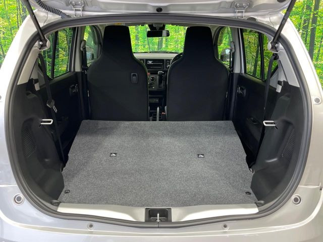 ���i�̂���������ʋ΁A���}���ɏ\���ȉ׎��X�y�[�X���m�ۂ��Ă���܂��B�Z�J���h�V�[�g��|���ƁA�傫�ȉו��̐ύڂ��\�ł���