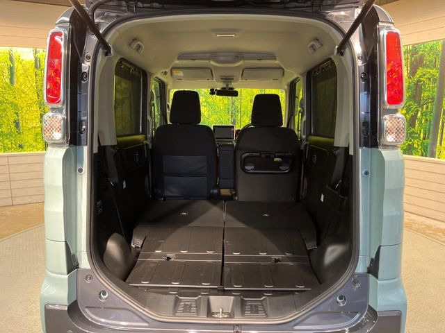 ���i�̂���������ʋ΁A���}���ɏ\���ȉ׎��X�y�[�X���m�ۂ��Ă���܂��B�Z�J���h�V�[�g��|���ƁA�傫�ȉו��̐ύڂ��\�ł���