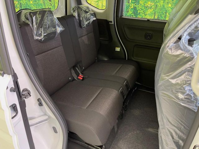 高品質なオリジナルフロアマットもオプションにてご用意しております。お好きなデザインやカラーをお車に合わせて選んでいただくことができます♪