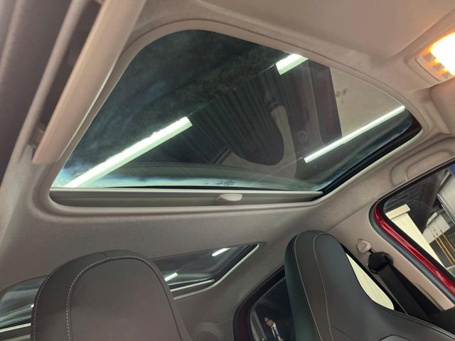 ���K���X���[�t:�唗�͂̃p�m���}���[�t�́A�㕔���Ȃɂ܂ő����Ă���A�J���I�ȋ�Ԃ����y���݂��������܂��B