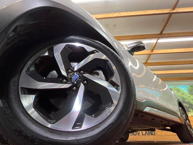 �y����18�C���`�A���~�z�C�[���z�O�ςɃ}�b�`���������A���~�z�C�[���𑕒����Ă���܂��B�e��ЊO�A���~�z�C�[����A�X�^�b�h���X�^�C�����戵�����Ă���܂��B���񂲑��k����������