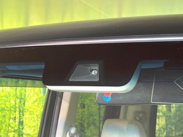 �y�z���_�Z���V���O�z���s���ɑO���̎ԗ�����F�����A�Փ˂������Ȏ��͌x��ƃu���[�L�ŏՓˉ���Ɣ�Q�y�����A�V�X�g�B�����S�Ƀh���C�u�����y���݂��������܂��B