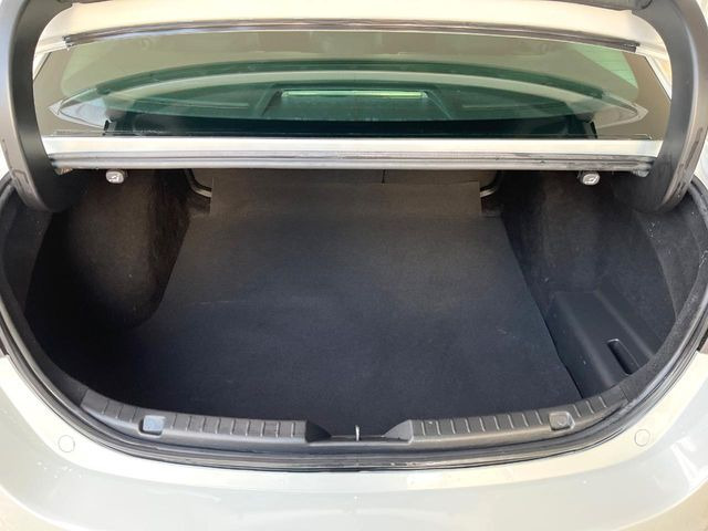 ���i�̂���������ʋ΁A���}���ɏ\���ȉ׎��X�y�[�X���m�ۂ��Ă���܂��B