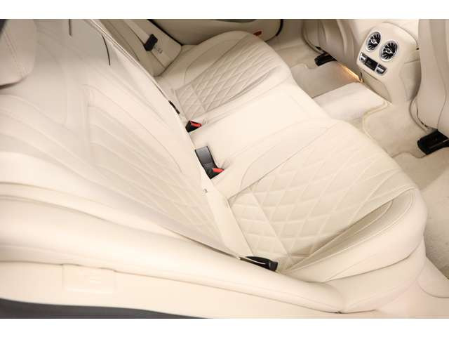 ���͂��鑖��Ə㎿�ȃf�U�C�������͂�2022�N��GT4�h�A�N�[�y�B�X���ł������ł���z�������݊�����B