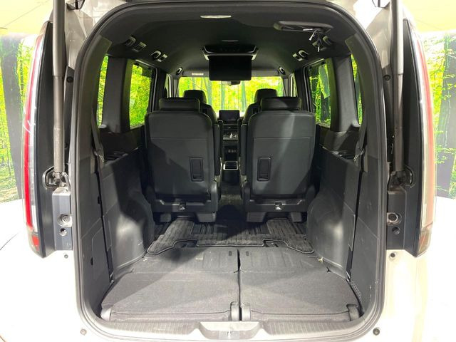 ���i�̂���������ʋ΁A���}���ɏ\���ȉ׎��X�y�[�X���m�ۂ��Ă���܂��B�Z�J���h�V�[�g��|���ƁA�傫�ȉו��̐ύڂ��\�ł���