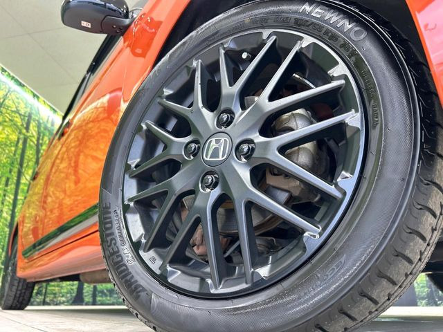 �y����15�C���`�A���~�z�C�[���z�O�ςɃ}�b�`���������A���~�z�C�[���𑕒����Ă���܂��B�e��ЊO�A���~�z�C�[����A�X�^�b�h���X�^�C�����戵�����Ă���܂��B���񂲑��k����������