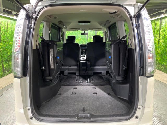 ���i�̂���������ʋ΁A���}���ɏ\���ȉ׎��X�y�[�X���m�ۂ��Ă���܂��B�Z�J���h�V�[�g��|���ƁA�傫�ȉו��̐ύڂ��\�ł���