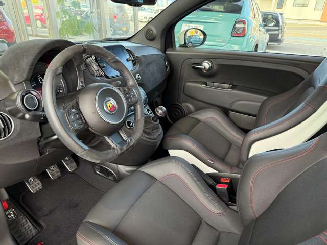 アバルト695エッセエッセ1.4