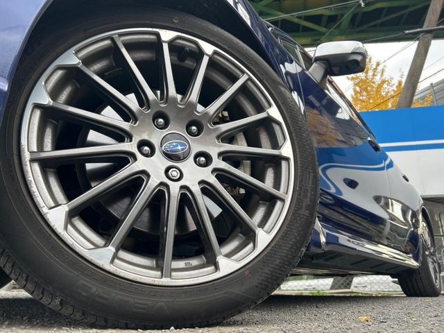 �y����18�C���`�A���~�z�C�[���z�O�ςɃ}�b�`���������A���~�z�C�[���𑕒����Ă���܂��B�e��ЊO�A���~�z�C�[����A�X�^�b�h���X�^�C�����戵�����Ă���܂��B���񂲑��k����������