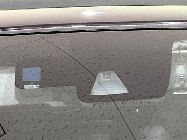 �y�X�}�[�g�u���[�L�T�|�[�g�z���s���ɑO���̎ԗ�����F�����A�Փ˂������Ȏ��͌x��ƃu���[�L�ŏՓˉ���Ɣ�Q�y�����A�V�X�g�B�����S�Ƀh���C�u�����y���݂��������܂��B