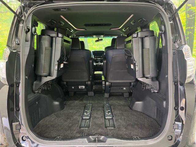 ���i�̂���������ʋ΁A���}���ɏ\���ȉ׎��X�y�[�X���m�ۂ��Ă���܂��B�Z�J���h�V�[�g��|���ƁA�傫�ȉו��̐ύڂ��\�ł���