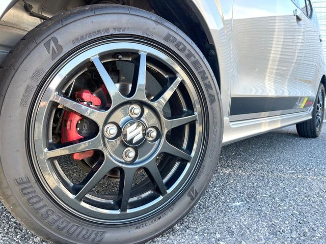 �y�����A���~�z�C�[���z�O�ςɃ}�b�`���������A���~�z�C�[���𑕒����Ă���܂��B�e��ЊO�A���~�z�C�[����A�X�^�b�h���X�^�C�����戵�����Ă���܂��B���񂲑��k����������