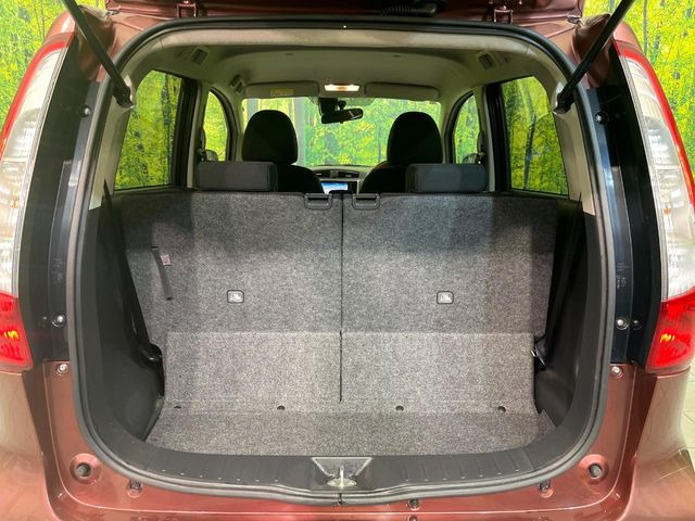 ���i�̂���������ʋ΁A���}���ɏ\���ȉ׎��X�y�[�X���m�ۂ��Ă���܂��B�Z�J���h�V�[�g��|���ƁA�傫�ȉו��̐ύڂ��\�ł���