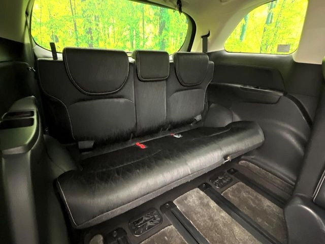3列目シートはもちろん状態良好☆大人でもゆったりと座って頂けますので、大人数でのお出かけもラクラクです♪ご家族で、気の知れた仲間で、ドライブに行くのが楽しみですね♪
