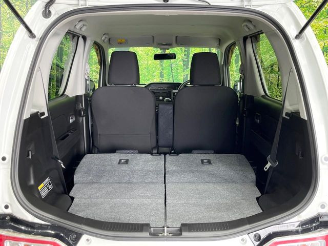 ���i�̂���������ʋ΁A���}���ɏ\���ȉ׎��X�y�[�X���m�ۂ��Ă���܂��B�Z�J���h�V�[�g��|���ƁA�傫�ȉו��̐ύڂ��\�ł���