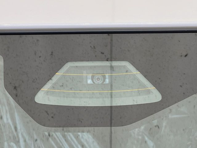 【スズキ セーフティサポート】走行中に前方の車両等を認識し、衝突しそうな時は警報とブレーキで衝突回避と被害軽減をアシスト。より安全にドライブをお楽しみいただけます。