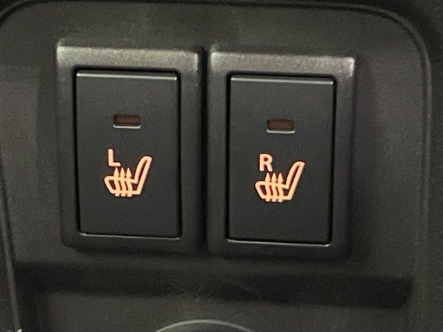 【シートヒーター】寒い日に重宝するシートヒーター!エアコンより早く温まってくれるので寒がりの人も安心ですね♪エアコンの温風は乾燥するから苦手、という方にもをおすすめです。