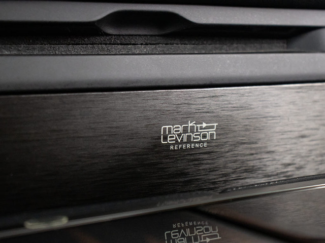 マークレビンソンプレミアムサウンドシステム!そのクリアで迫力あるサウンドにより、オーディオブランドとして名高いブランドです!まるでコンサートホールのような臨場感を味わえます!!