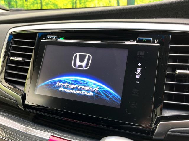 【メーカー純正ナビ】インテリアに溶け込むスタイリッシュな「専用設計」メーカーナビを装備♪視認性や操作性など基本性能にも優れ、より上質なカーライフをお楽しみいただけます。