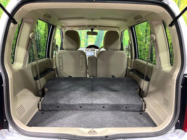 ���i�̂���������ʋ΁A���}���ɏ\���ȉ׎��X�y�[�X���m�ۂ��Ă���܂��B�Z�J���h�V�[�g��|���ƁA�傫�ȉו��̐ύڂ��\�ł���