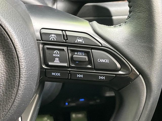 【レーダークルーズコントロール】高速道路での長距離走行が楽に!!自動で速度を保つクルーズコントロールが、衝突軽減システムと連携し、前方の車両を感知して車間を保つように速度調節してくれます!!