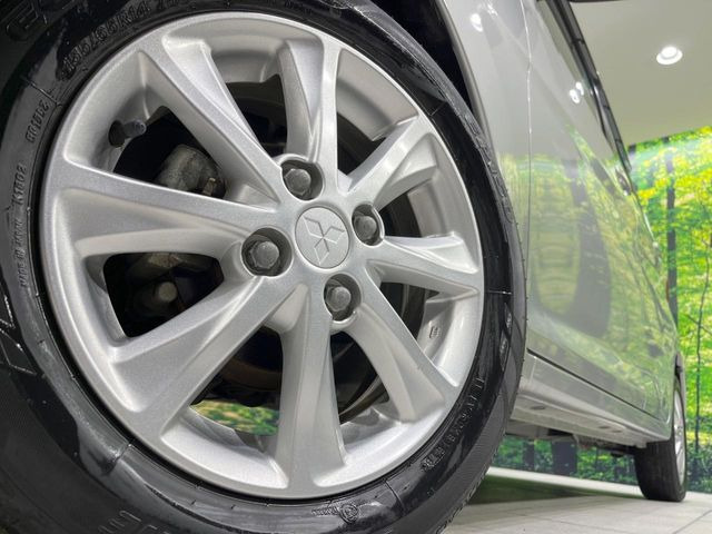 【純正アルミホイール】外観にマッチした純正アルミホイールを装着しております。各種社外アルミホイールや、スタッドレスタイヤも取扱いしております。是非ご相談ください♪