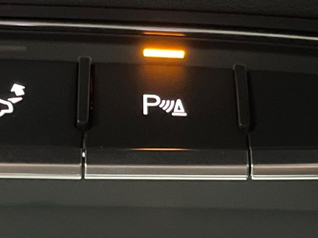 ●アウディパーキングシステム:障害物が近づくと、音で警告。死角になる部分の障害物や人の見落としリスクも減り、より安心して駐車ができます♪