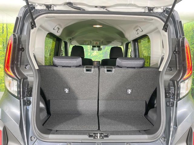 ���i�̂���������ʋ΁A���}���ɏ\���ȉ׎��X�y�[�X���m�ۂ��Ă���܂��B�Z�J���h�V�[�g��|���ƁA�傫�ȉו��̐ύڂ��\�ł���