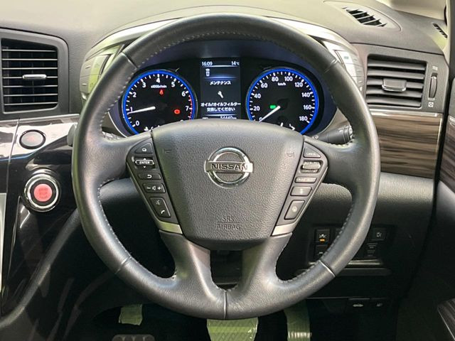 �y�����v�����X�e�A�����O�z�㎿�Ȋv���g�p���邱�ƂŁA��ɂ����������݂ƂĂ��^�]���₷���n���h���ł���