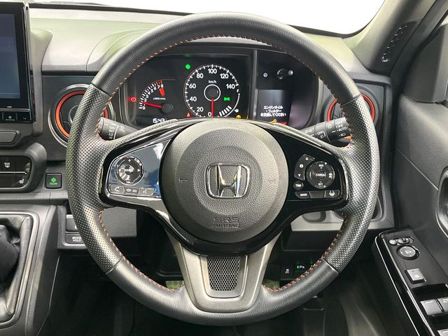 �y�����v�����X�e�A�����O�z�㎿�Ȋv���g�p���邱�ƂŁA��ɂ����������݂ƂĂ��^�]���₷���n���h���ł���