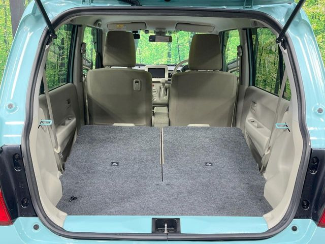 積み下ろしのしやすいデッキにはたっぷりと荷物を積み込んでいただけます。遊びから仕事まで、様々なシーンで頼れます♪