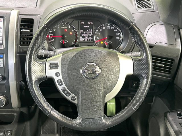 �y�����v�����X�e�A�����O�z�㎿�Ȋv���g�p���邱�ƂŁA��ɂ����������݂ƂĂ��^�]���₷���n���h���ł���