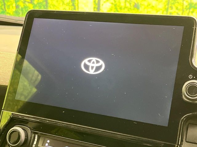 【ナビ機能付き10型ディスプレイオーディオ】ナビ機能搭載の他、お持ちのスマートフォンと連携して、ナビやbluetoothでの音楽再生が可能です♪デザインはもちろん操作性も良好!