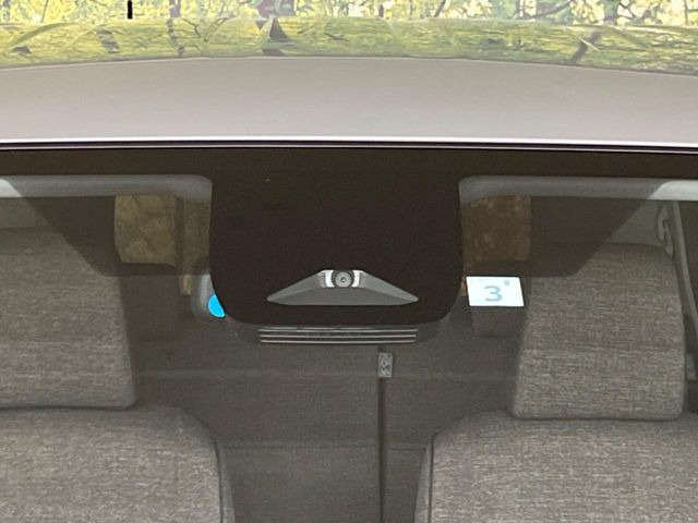 【トヨタセーフティセンス】走行中に前方の車両等を認識し、衝突しそうな時は警報とブレーキで衝突回避と被害軽減をアシスト。より安全にドライブをお楽しみいただけます。