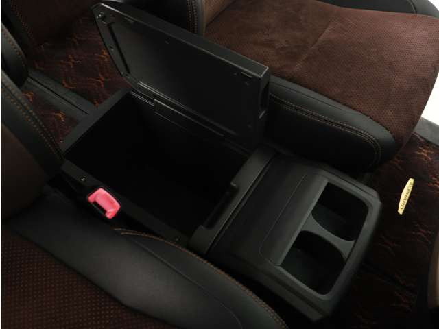 �y�Z���^�[�R���\�[���z�h�����N�z���_�[�ƕ��u�e�[�u��������A�����ɑ�e�ʂ̎��[BOX������!