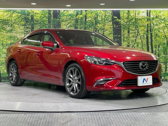 高透明度のガラス皮膜で撥水はもちろん、上質なツヤ・光沢を実現。紫外線や酸性雨から大切な愛車を保護し、色あせ・劣化を防止。「弾スプラッシュコート」、「弾プリミッサコート」からお選びいただけます。