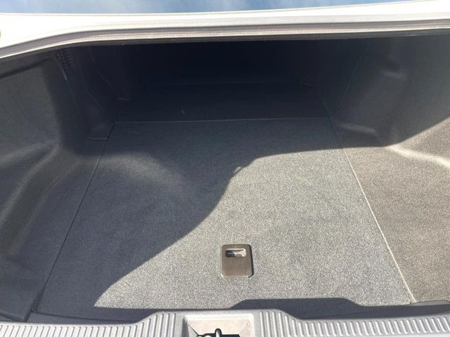 普段のお買い物や通勤、送迎等に十分な荷室スペースを確保しております。