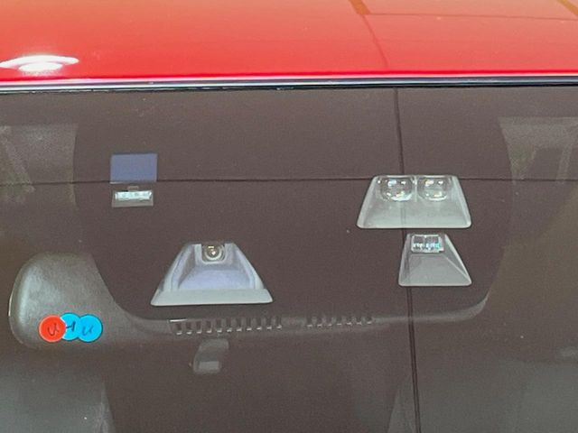 �y�X�}�[�g�V�e�B�u���[�L�T�|�[�g�z�ᑬ���s���ɑO���̎ԗ�����F�����A�Փ˂������Ȏ��͌x��ƃu���[�L�ŏՓˉ���Ɣ�Q�y�����A�V�X�g�B�����S�Ƀh���C�u�����y���݂��������܂��B