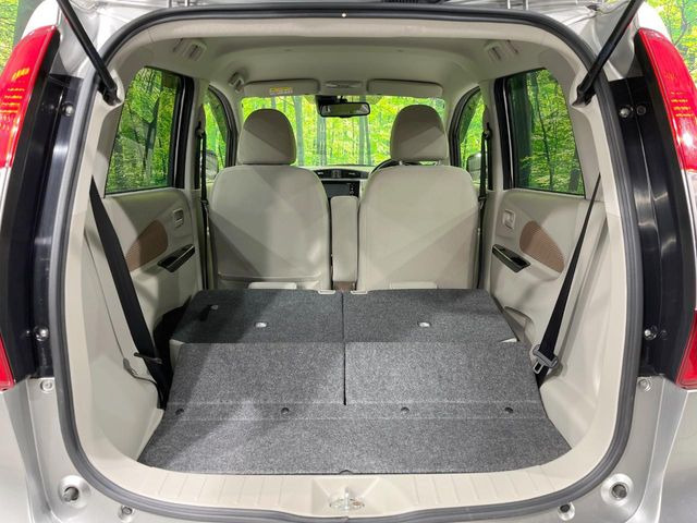 普段のお買い物や通勤、送迎等に十分な荷室スペースを確保しております。セカンドシートを倒すと、大きな荷物の積載も可能です♪