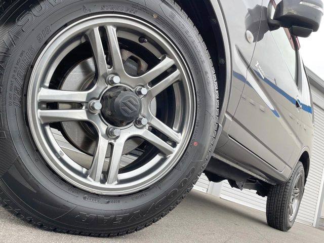 �y����16�C���`�A���~�z�C�[���z�O�ςɃ}�b�`���������A���~�z�C�[���𑕒����Ă���܂��B�e��ЊO�A���~�z�C�[����A�X�^�b�h���X�^�C�����戵�����Ă���܂��B���񂲑��k����������