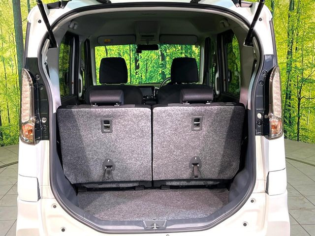 ���i�̂���������ʋ΁A���}���ɏ\���ȉ׎��X�y�[�X���m�ۂ��Ă���܂��B�Z�J���h�V�[�g��|���ƁA�傫�ȉו��̐ύڂ��\�ł���