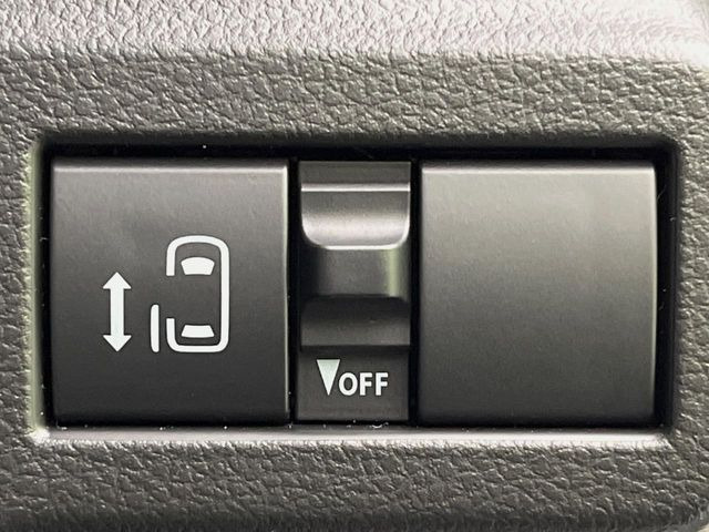 【パワースライドドア】スマートキーや運転席のスイッチでスライドドアの開閉が可能♪電動だから力を入れてドアを開ける必要が無く、小さいお子様でも、重い荷物を持っている時もラクに開け閉めできます♪