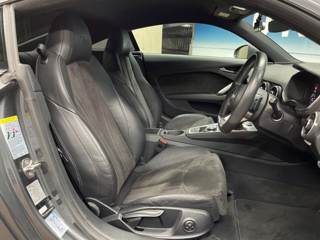 ●シートの使用感:破れ・へたりも少なく、ご覧の通りきれいな状態を維持しております。また、室内クリーニング・コーティングもご用命いただけます。